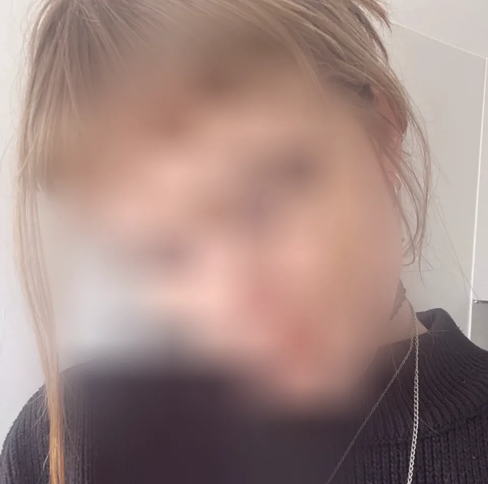 Amela, 19