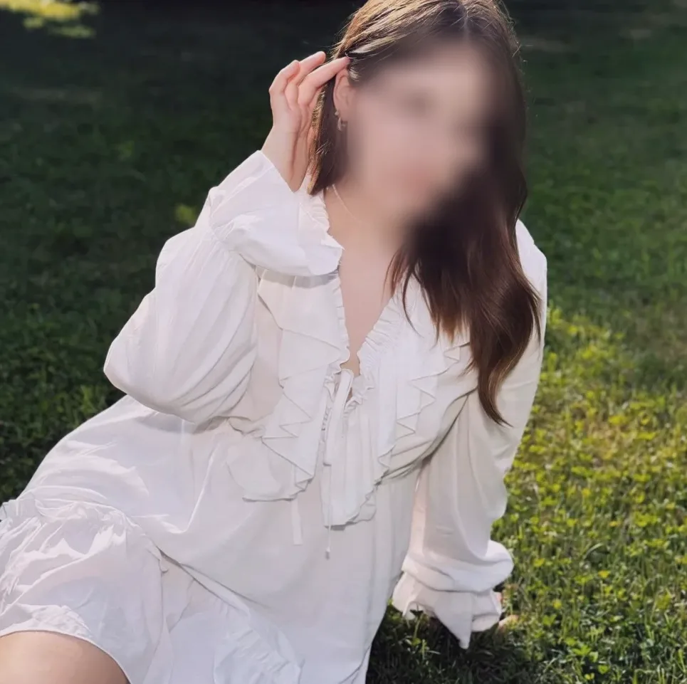 Emma, 21