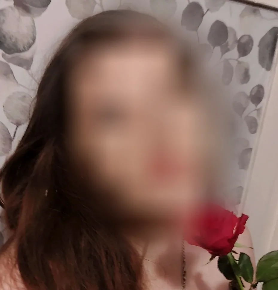 Emma, 27